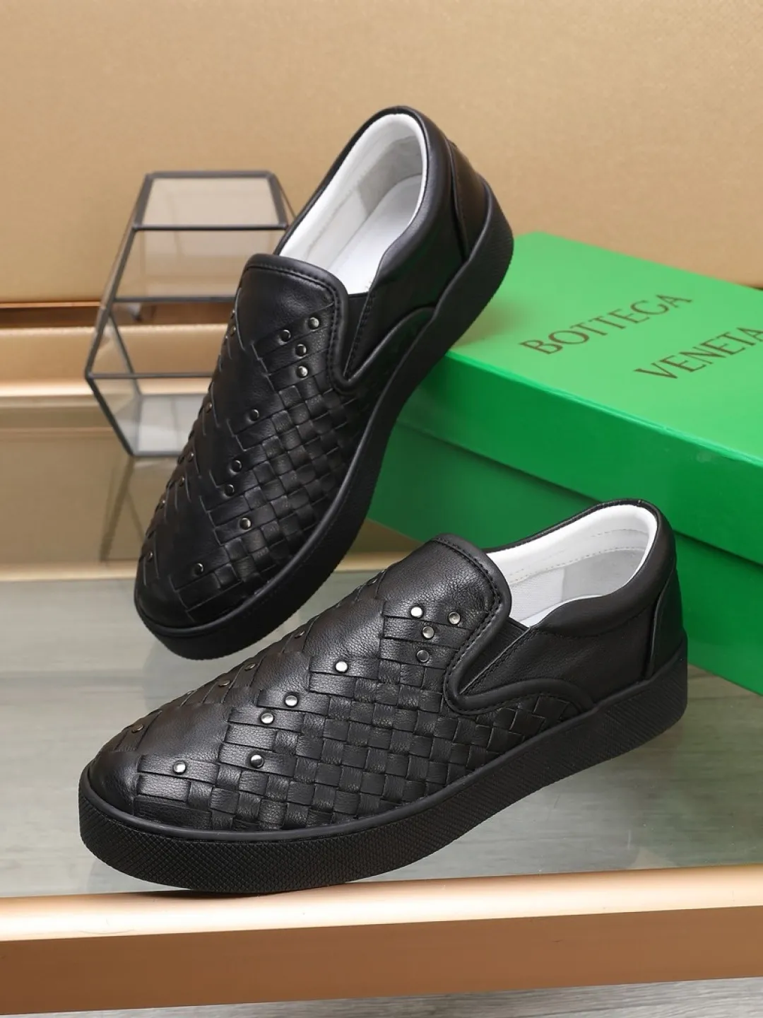 Men's men's shoes 💰Men's shoes 💰540💰🔥[BV] series of top purchasing agents 🔍Imported first-layer cowhide woven surface, cowhide foot pads lining environmentally friendly ♻️Does not fade, 💪Sole: Rubber combination original factory special original outsole ⚠Original and single goods 🔍🔍You can come in and out at will, welcome to compare ⚠Number of sizes: 38-44